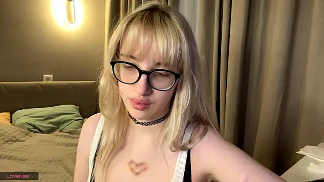 Milkmoriee online show from 15, 11, 2025