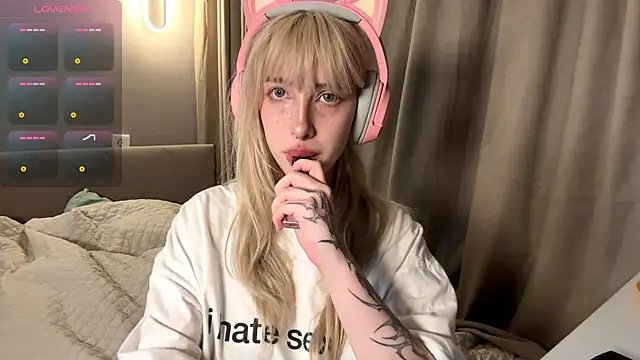 Milkmoriee online show from 30, 10, 2025