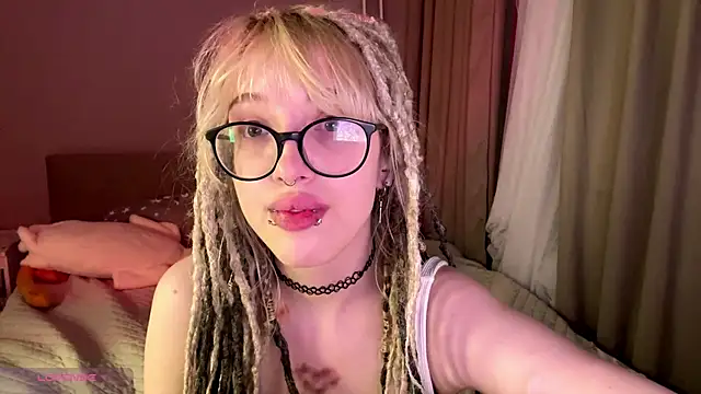 Milkmoriee online show from 2, 12, 2025