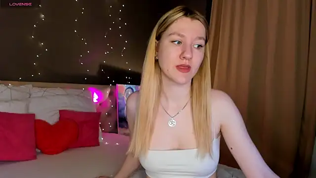 LinaRayy online show from 13, 11, 2025