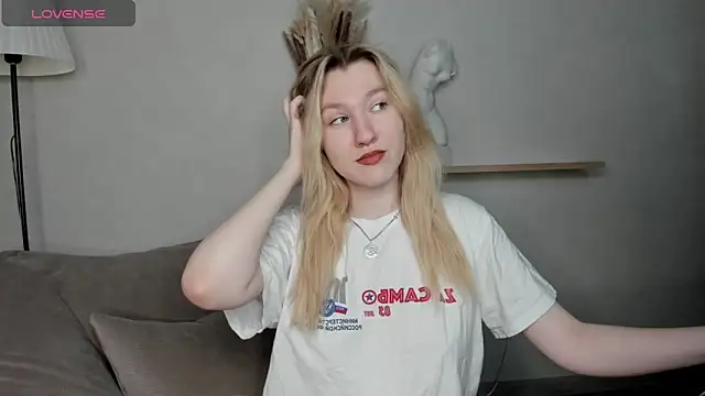 LinaRayy online show from 2, 12, 2025