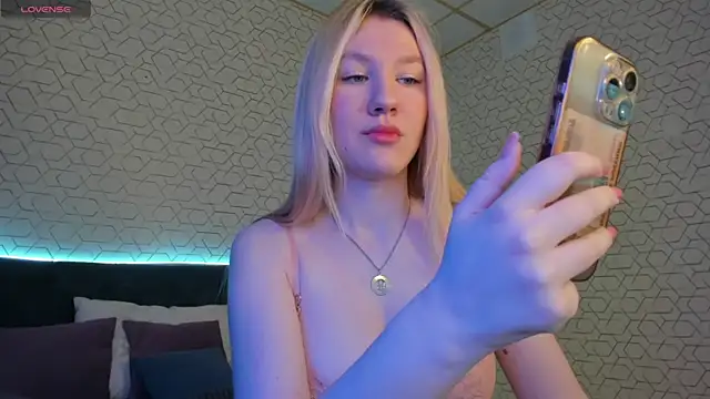 Snapshot of LinaRayy chatting on 14, 5, 2026 LinaRayy online show from 14, 5, 2026