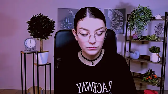 AnaSteisher online show from 19, 10, 2025