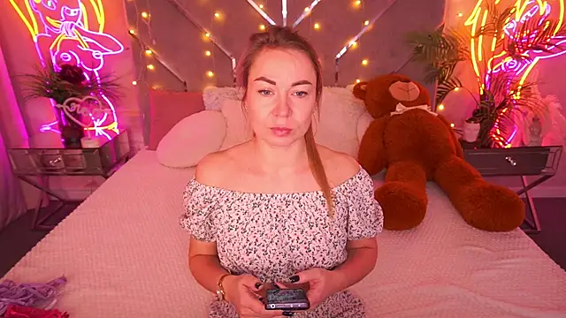 Snapshot of VixenMuse chatting on 8, 2, 2026 VixenMuse online show from 8, 2, 2026