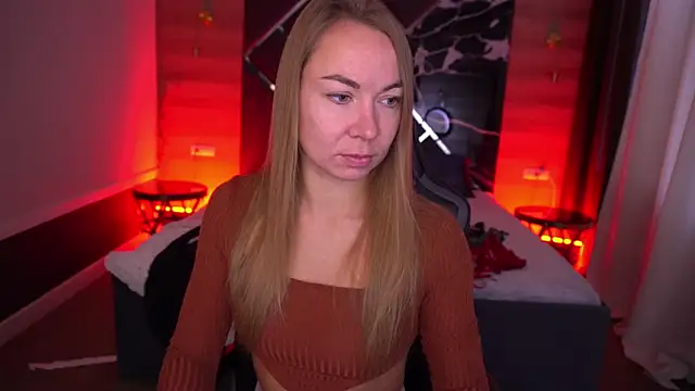 Snapshot of VixenMuse chatting on 27, 10, 2025 VixenMuse online show from 27, 10, 2025