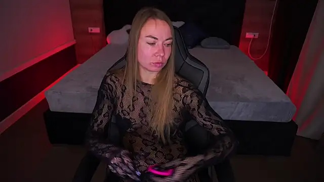 Snapshot of VixenMuse chatting on 3, 12, 2025 VixenMuse online show from 3, 12, 2025