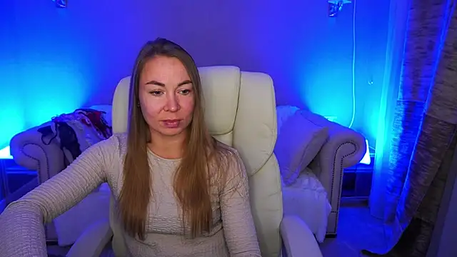 Snapshot of VixenMuse chatting on 4, 11, 2025 VixenMuse online show from 4, 11, 2025