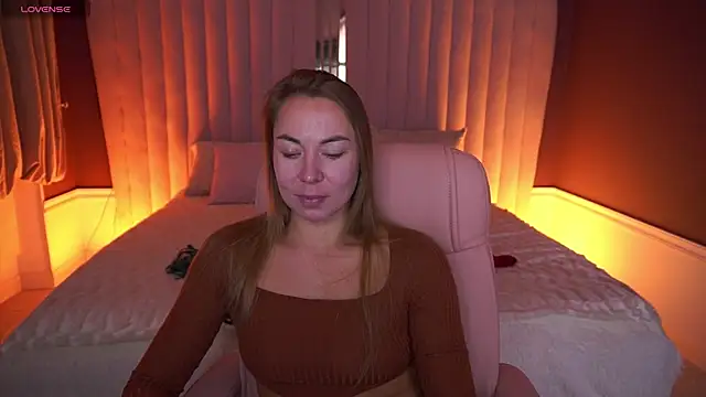 Snapshot of VixenMuse chatting on 30, 10, 2025 VixenMuse online show from 30, 10, 2025