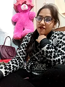 Snapshot of Vanshika1432 chatting on 24, 11, 2025 Vanshika1432 online show from 24, 11, 2025