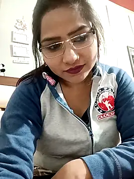 Snapshot of Vanshika1432 chatting on 3, 12, 2025 Vanshika1432 online show from 3, 12, 2025