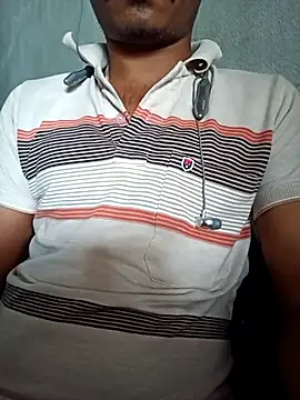 Snapshot of devson411 chatting on 18, 10, 2025 devson411 online show from 18, 10, 2025