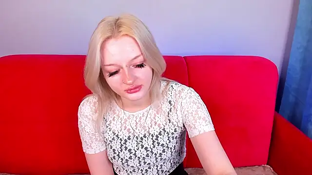 Snapshot of AlessaKiss chatting on 17, 10, 2025 AlessaKiss online show from 17, 10, 2025