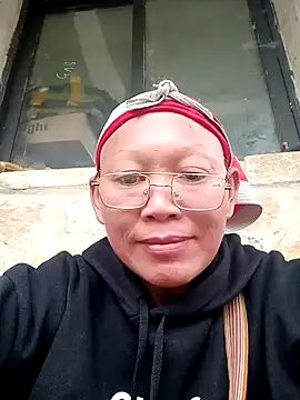 Snapshot of nui-show chatting on 17, 11, 2025 nui-show online show from 17, 11, 2025