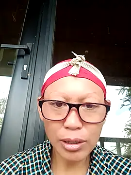 Snapshot of nui-show chatting on 18, 10, 2025 nui-show online show from 18, 10, 2025