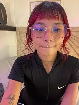 Snapshot of Emma_duff chatting on 22, 4, 2026 Emma duff online show from 22, 4, 2026