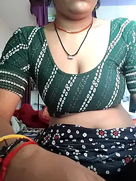 Snapshot of Beauty_maya chatting on 14, 11, 2025 Beauty maya online show from 14, 11, 2025