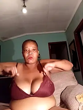 boobsqueenxo online show from 7, 2, 2026