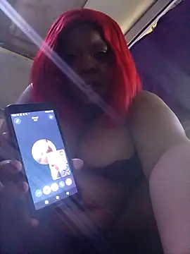 Snapshot of boobsqueenxo chatting on 18, 10, 2025 boobsqueenxo online show from 18, 10, 2025