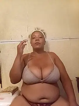 boobsqueenxo online show from 10, 3, 2026