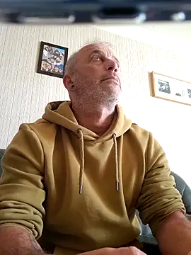 Snapshot of Ptitcouic chatting on 16, 10, 2025 Ptitcouic online show from 16, 10, 2025