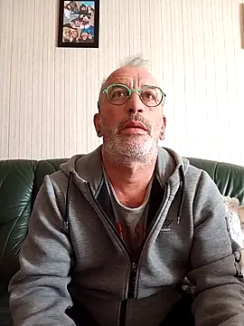 Snapshot of Ptitcouic chatting on 22, 10, 2025 Ptitcouic online show from 22, 10, 2025