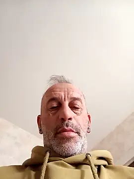 Snapshot of Ptitcouic chatting on 21, 10, 2025 Ptitcouic online show from 21, 10, 2025