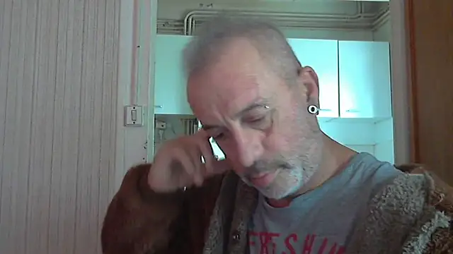 Snapshot of Ptitcouic chatting on 29, 10, 2025 Ptitcouic online show from 29, 10, 2025