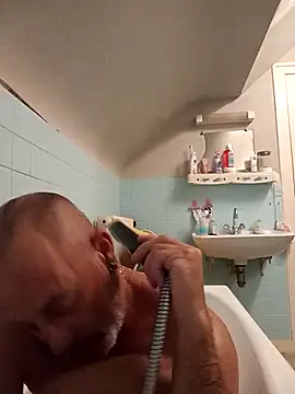 Snapshot of Ptitcouic chatting on 26, 10, 2025 Ptitcouic online show from 26, 10, 2025