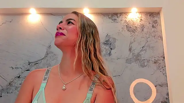 Karina chastillo online show from 19, 4, 2026