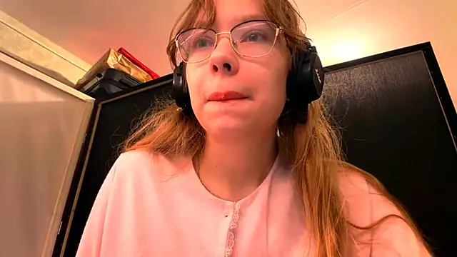 JuneCooper online show from 9, 11, 2025