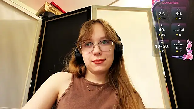 JuneCooper online show from 14, 11, 2025