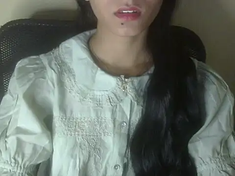Snapshot of Shezi_N chatting on 23, 7, 2026 Shezi N online show from 23, 7, 2026