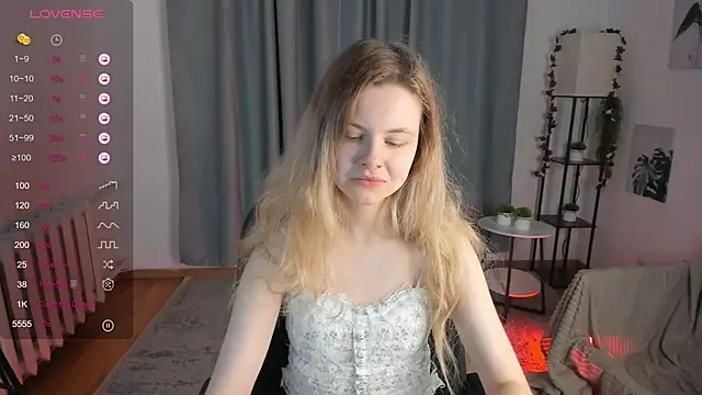 Snapshot of DreamSinder chatting on 22, 11, 2025 DreamSinder online show from 22, 11, 2025