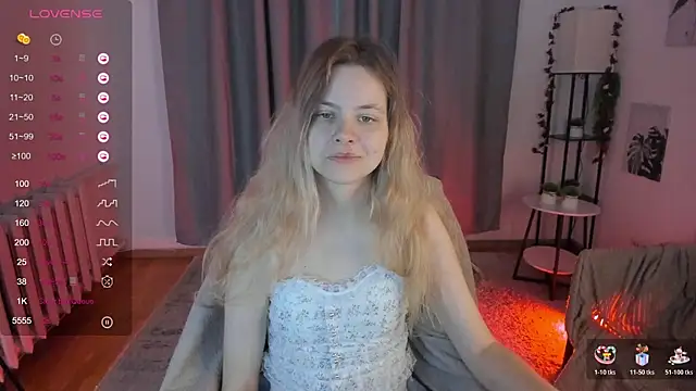 Snapshot of DreamSinder chatting on 11, 11, 2025 DreamSinder online show from 11, 11, 2025