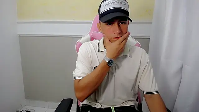 Snapshot of Danny_dry chatting on 21, 10, 2025 Danny dry online show from 21, 10, 2025