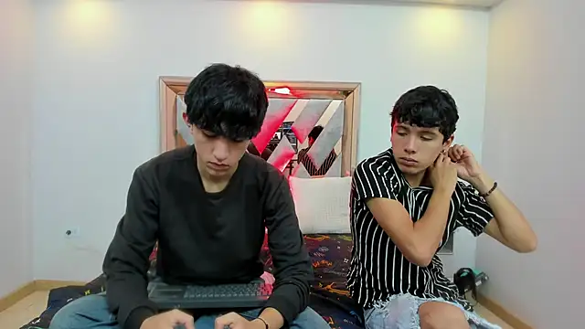 hoot booys  online show from 24, 11, 2025