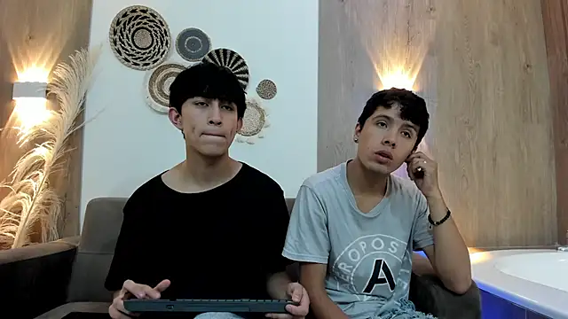 hoot booys  online show from 22, 11, 2025