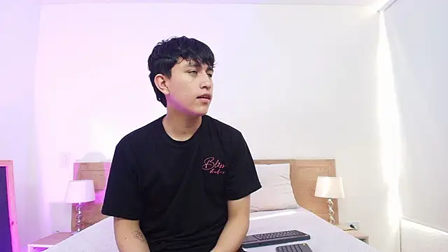 hoot booys  online show from 23, 3, 2026