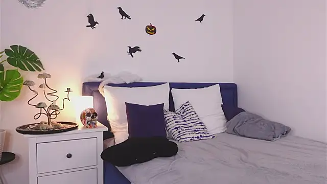 Snapshot of carolineliora chatting on 28, 10, 2025 carolineliora online show from 28, 10, 2025