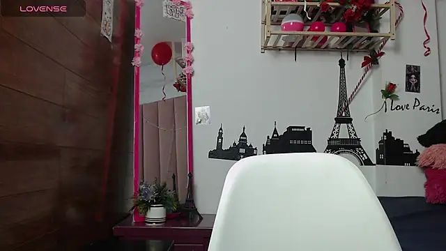 petite coral online show from 16, 3, 2026