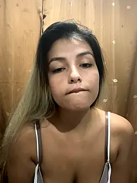 Snapshot of valentinaa99 chatting on 25, 10, 2025 valentinaa99 online show from 25, 10, 2025