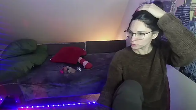 kinkysarahx online show from 3, 2, 2026