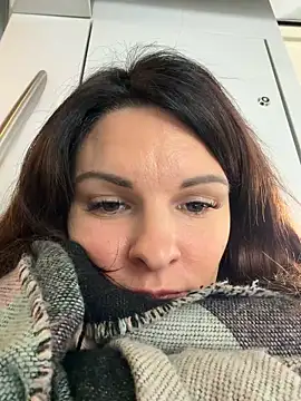 kinkysarahx online show from 7, 2, 2026