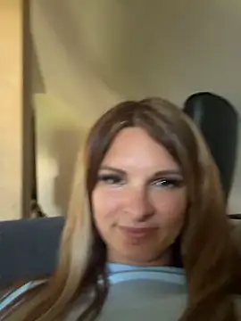 kinkysarahx online show from 15, 6, 2026