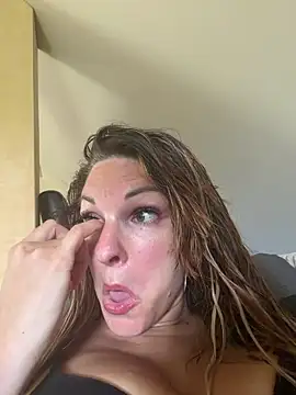 kinkysarahx online show from 2, 6, 2026