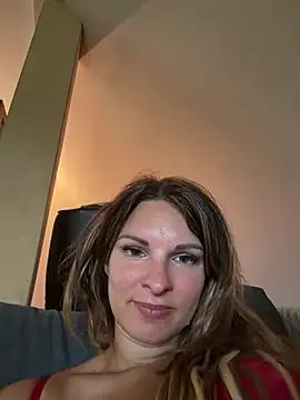 kinkysarahx online show from 9, 6, 2026