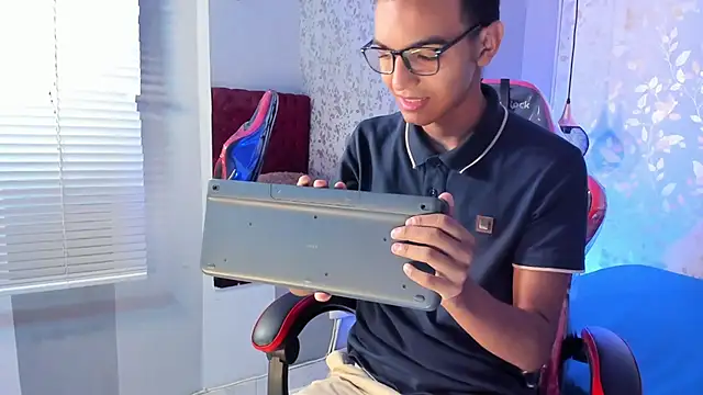 Snapshot of velkanX chatting on 29, 10, 2025 velkanX online show from 29, 10, 2025