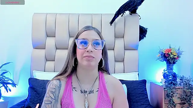 Snapshot of Zoebecker chatting on 18, 10, 2025 Zoebecker online show from 18, 10, 2025