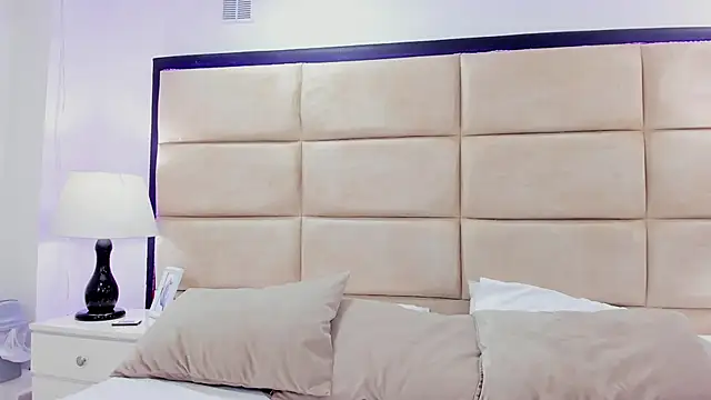 AnnyeWatson online show from 21, 10, 2025