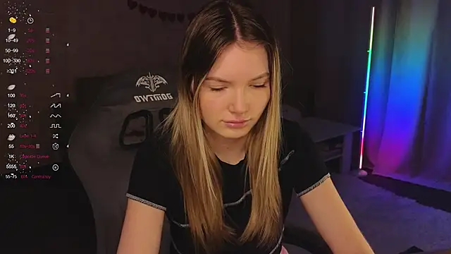 EvelynSin online show from 4, 12, 2025